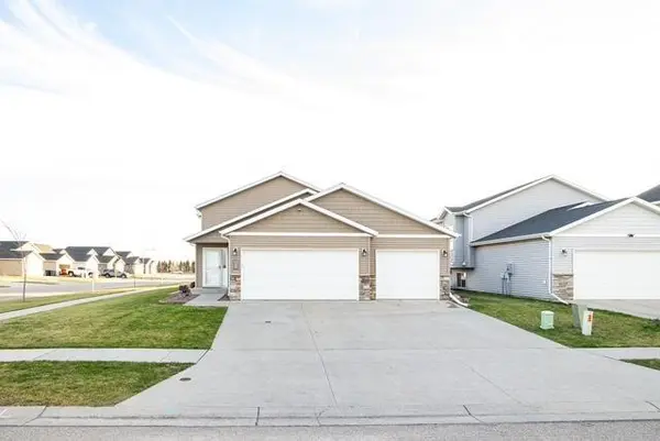 3053 38th AVE S, Moorhead, MN 56560