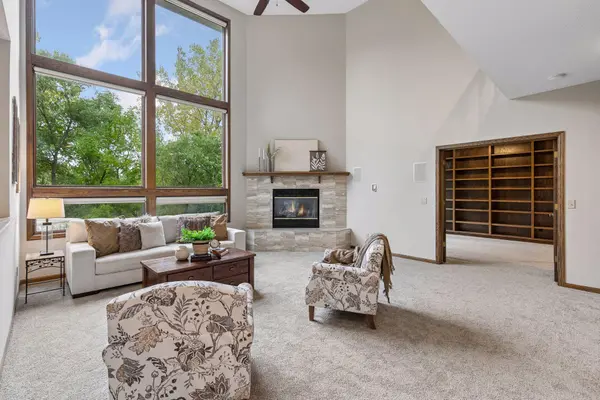 12708 Diamond DR, Burnsville, MN 55337