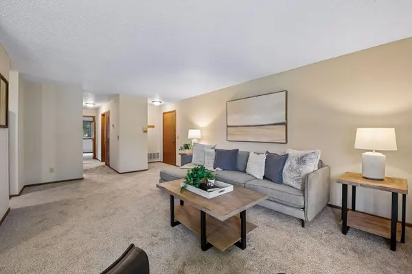 15275 Lesley LN, Eden Prairie, MN 55346