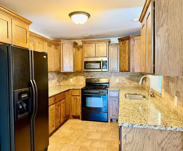 17516 Black Hawk DR, Edmond, OK 73012