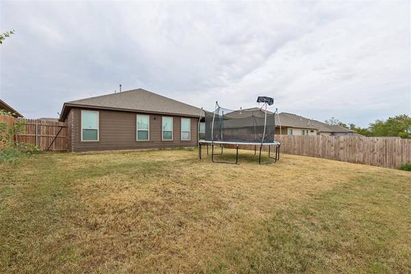9520 Timberland LN, Yukon, OK 73099