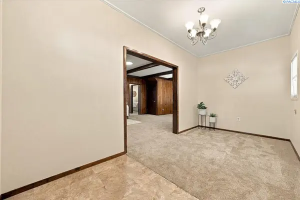 2103 S Washington St, Kennewick, WA 99337