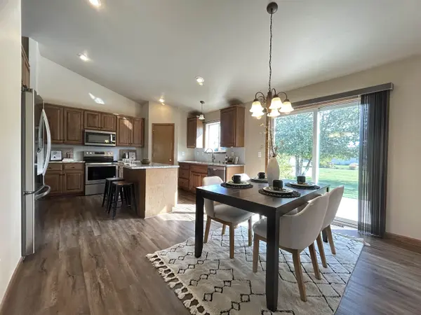 1916 PINK DOGWOOD WAY, Green Bay, WI 54313