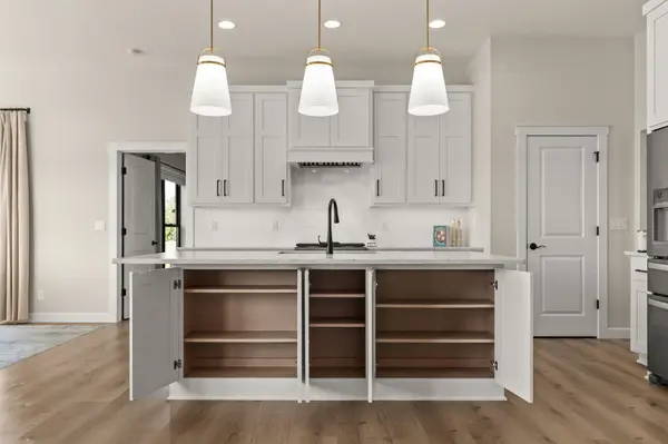 4265 N DEER VALLEY CT, Appleton, WI 54913