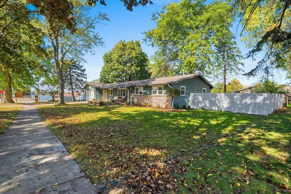 344 MIRAMAR DR, Green Bay, WI 54301-1928