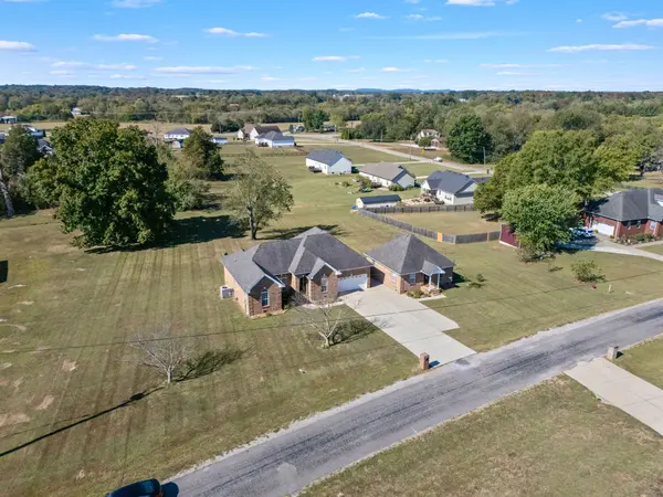 1507 Lindsey Ln, Chapel Hill, TN 37034