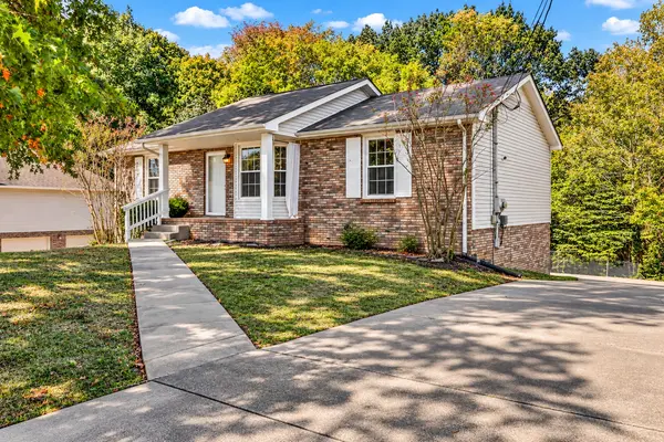 740 Acorn Dr, Clarksville, TN 37043
