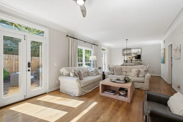 8 Sharonwood Dr, Nashville, TN 37215
