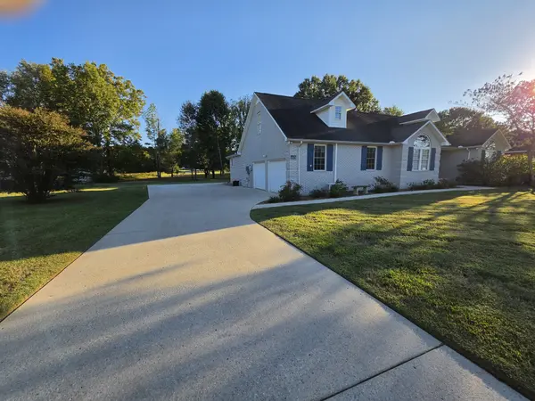 378 Crimson Dr, Winchester, TN 37398