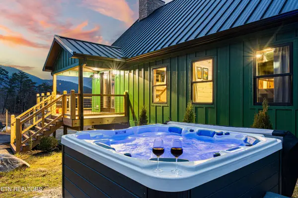 2773 Clabo Rd, Sevierville, TN 37862