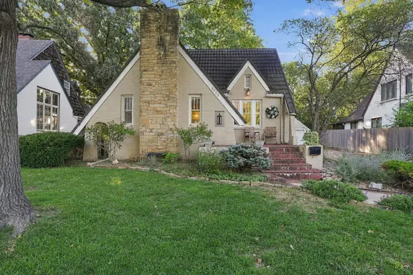 3723 Sleepy Hollow Dr, Wichita, KS 67208