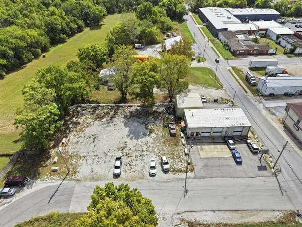 334 E Jackson ST, Bolivar, MO 65613