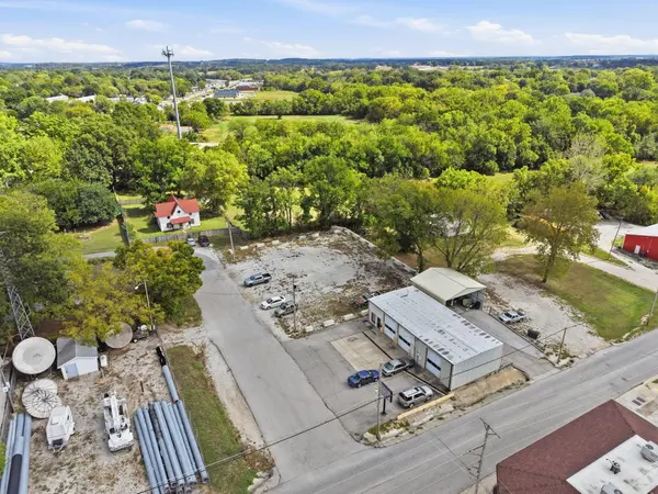 334 E Jackson ST, Bolivar, MO 65613