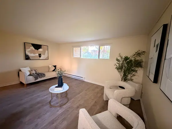 106 Lansdowne ST #102, Peterborough, ON K9J 1Y1