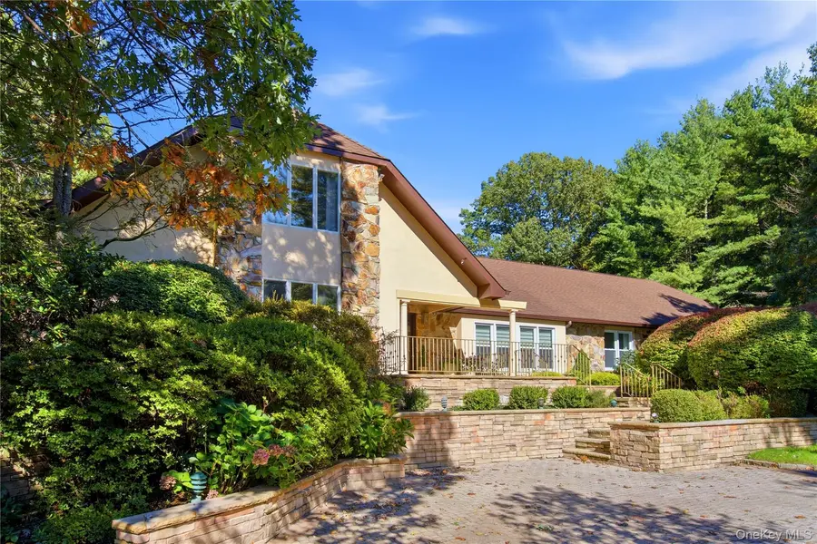 14 Sherwood Gate, Oyster Bay, NY 11771