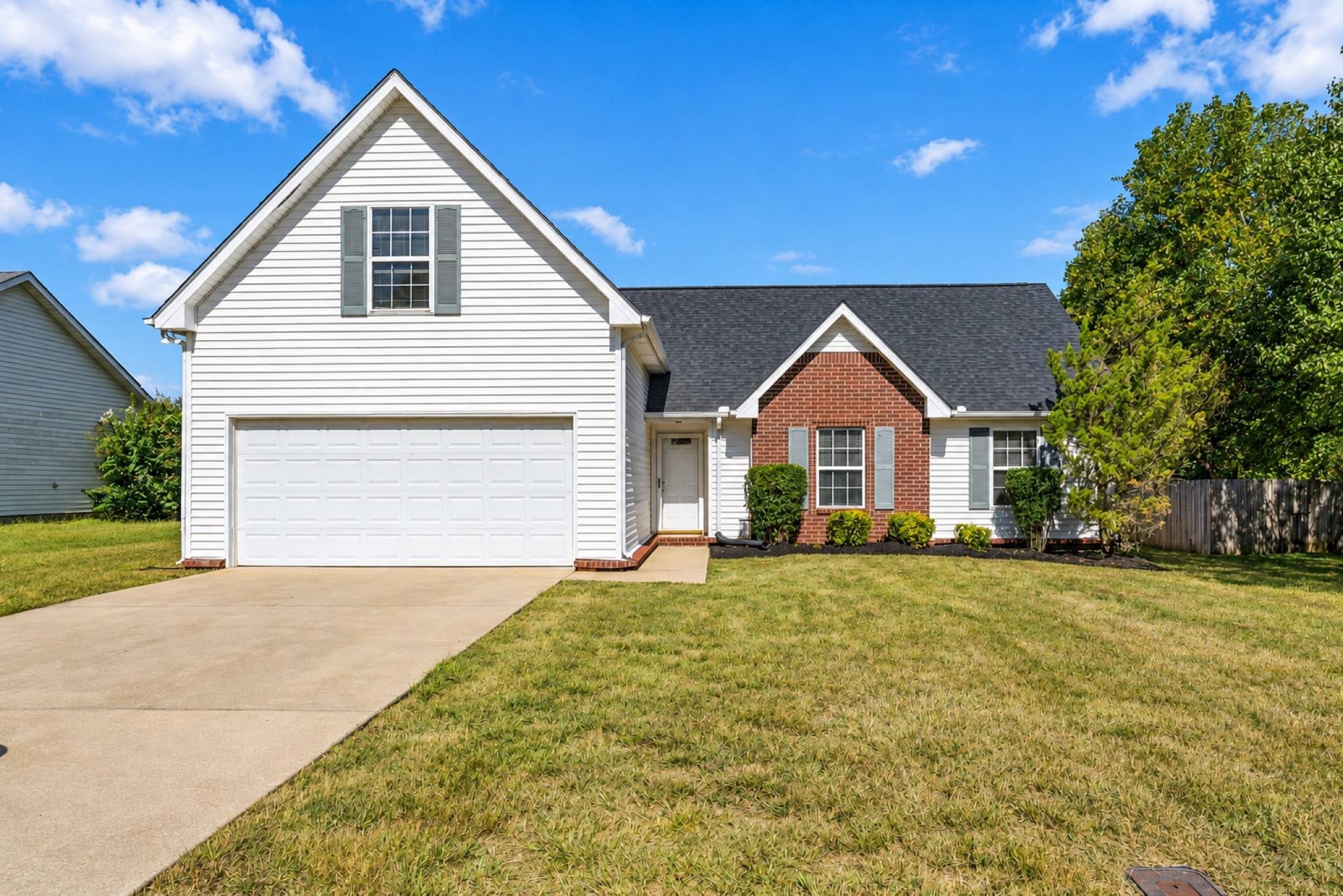 1180 Saint Andrews Dr, Murfreesboro, TN 37128