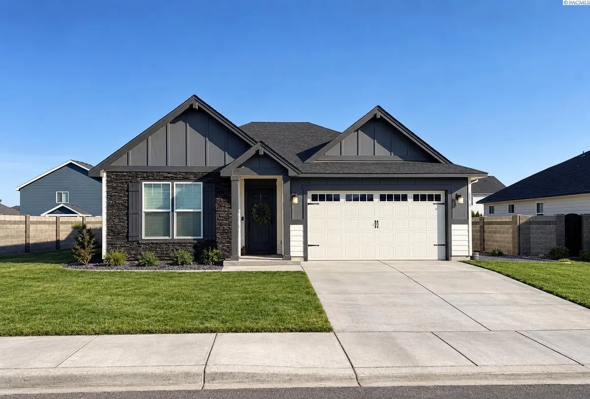 8214 Cardinal Peak St, West Richland, WA 99353