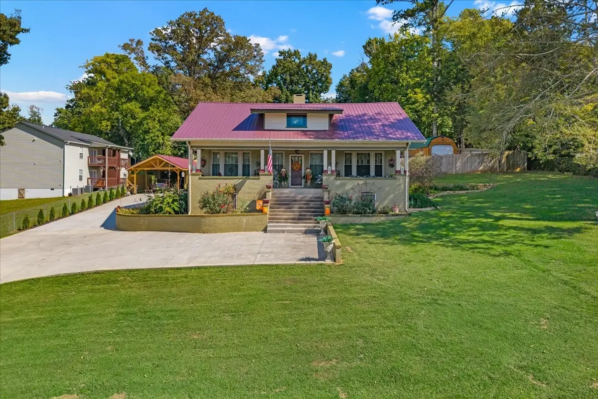 719 College St #N, Madisonville, TN 37354