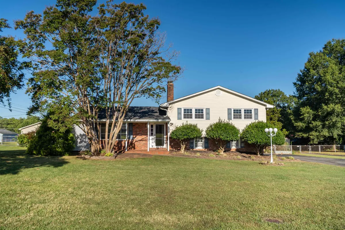 124 Midland DR, Boiling Springs, SC 29316