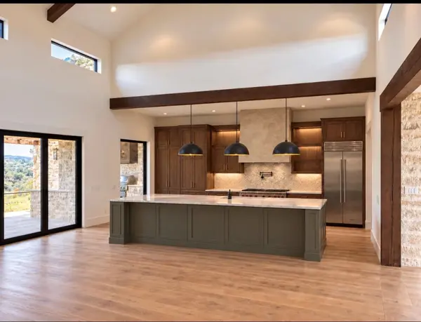 682 Evergreen CIR, Round Mountain, TX 78663