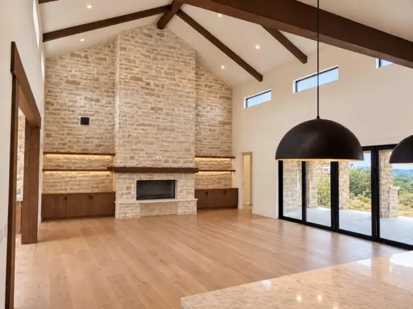 682 Evergreen CIR, Round Mountain, TX 78663