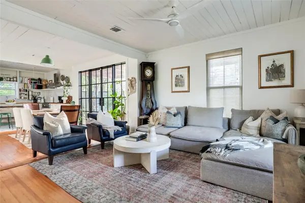 906 E 14th ST #A, Austin, TX 78702
