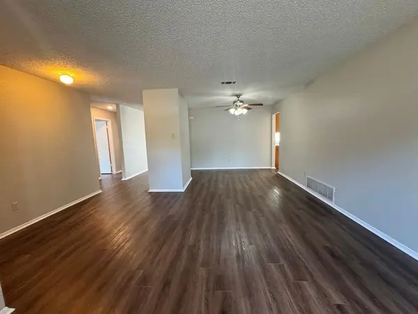 9208 Texas Oaks DR, Austin, TX 78748