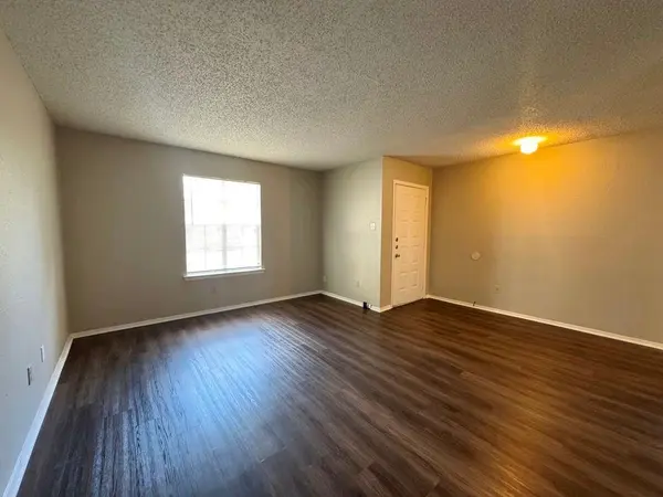 9208 Texas Oaks DR, Austin, TX 78748