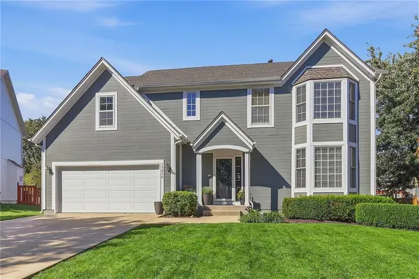 15836 W 153rd TER, Olathe, KS 66062