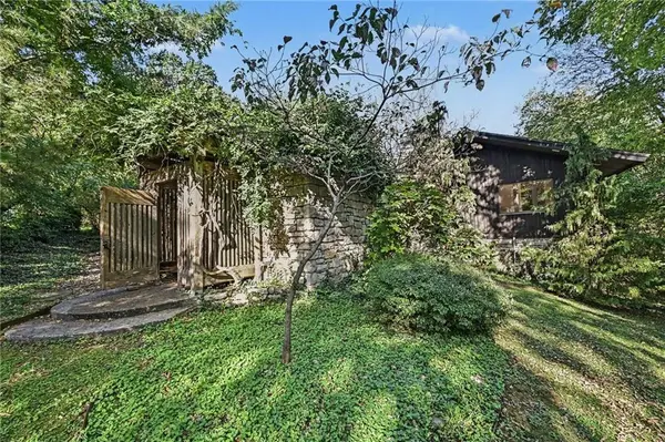 6501 State Line RD, Kansas City, MO 64113