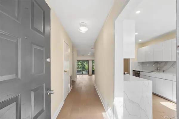 87 Northgate CIR, Melville, NY 11747