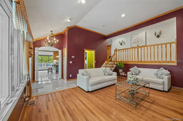 81 Avondale RD, Yonkers, NY 10710