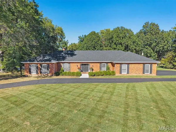 11 Rolling Rock LN, St Louis, MO 63124