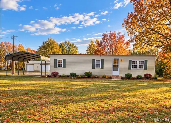 3654 College RD, Farmington, MO 63640