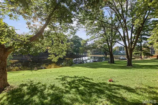 125 E Shore DR, Belleville, IL 62221