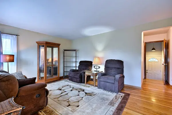 300 Wisconsin DR, Des Plaines, IL 60016