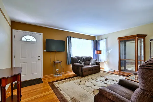 300 Wisconsin DR, Des Plaines, IL 60016