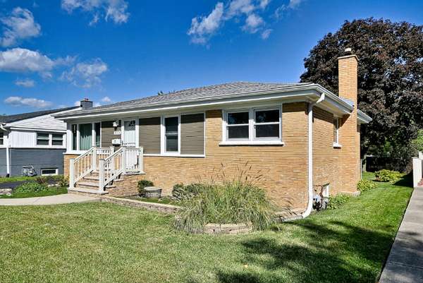 300 Wisconsin DR, Des Plaines, IL 60016