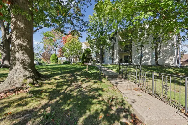 1004 E Harding DR #201, Urbana, IL 61801