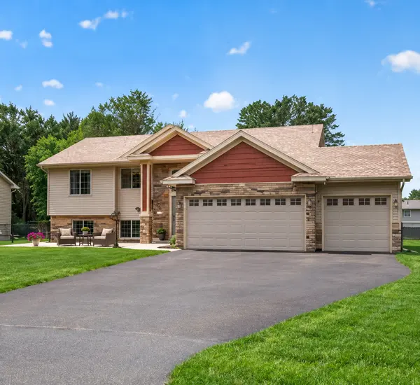 878 Kelly ST, Lino Lakes, MN 55014