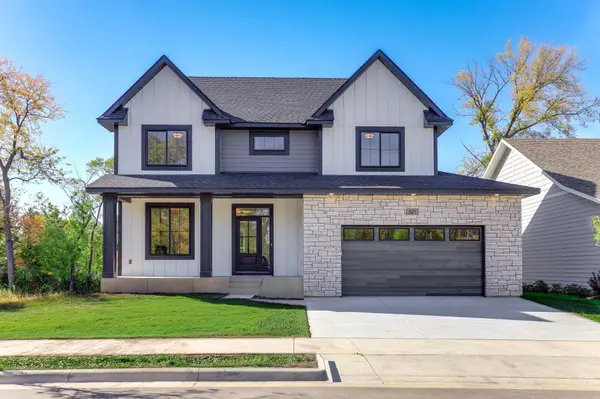 621 Kraewood DR, Northfield, MN 55057