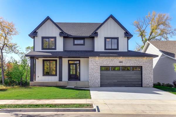 621 Kraewood DR, Northfield, MN 55057