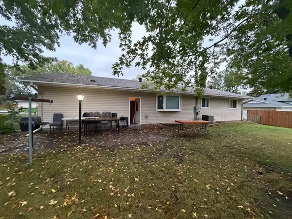1087 Whitney DR, Apple Valley, MN 55124