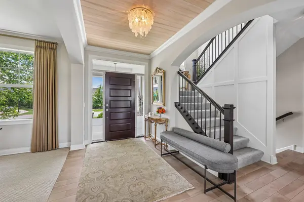 9058 Bur Oak RD, Woodbury, MN 55129