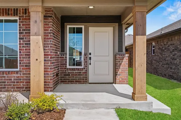 8717 Spruce ST, Edmond, OK 73003