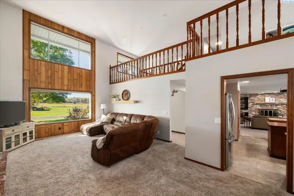 64209 E Grover Pr NE, West Richland, WA 99353