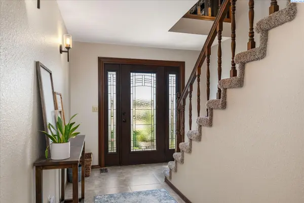 64209 E Grover Pr NE, West Richland, WA 99353