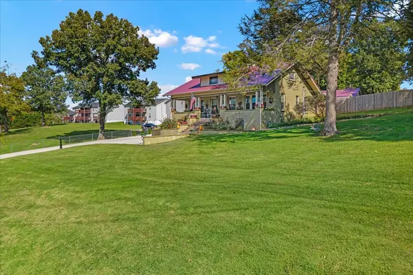 719 College St #N, Madisonville, TN 37354