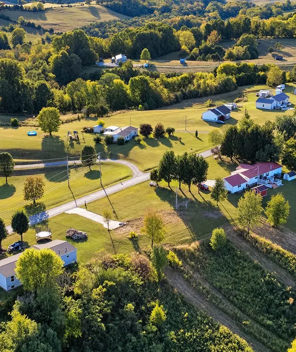 22 McGinnis Ln, Brush Creek, TN 38547