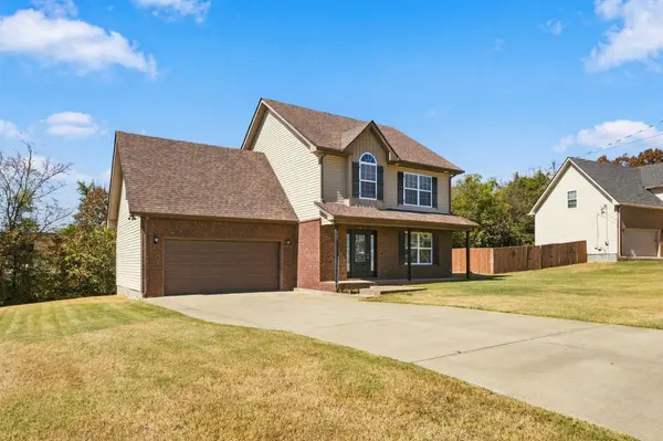 121 Pledge Ct, La Vergne, TN 37086